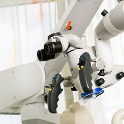 Das OP-Mikroskop für die Wurzelbehandlungen